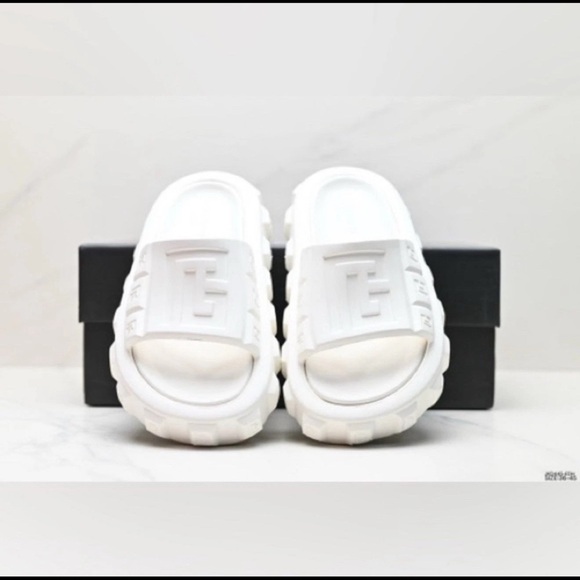 🌷❗️Sale❗️Balmain White Ari Slides - Picture 1 of 7